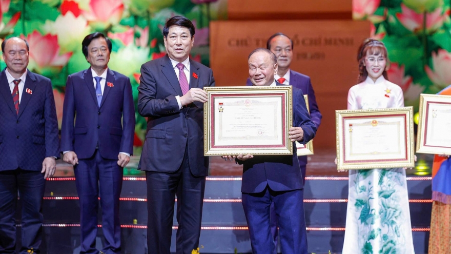 Thi đua yêu nước - hành trình cống hiến bền bỉ của các điển hình Anh hùng